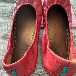 Discontinued Poppy Tieks Size 9